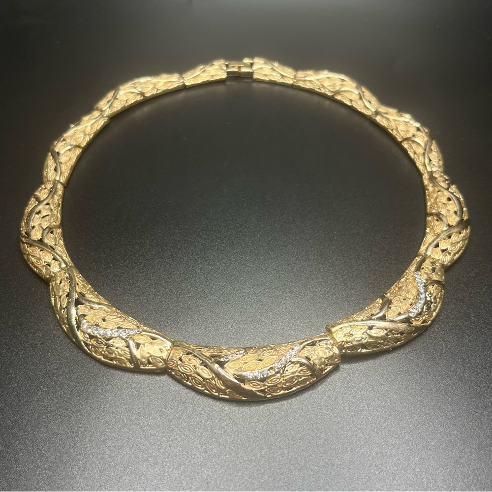 Vintage gold tone statement choker necklace rhinestone textured collar - Picture 8 of 9